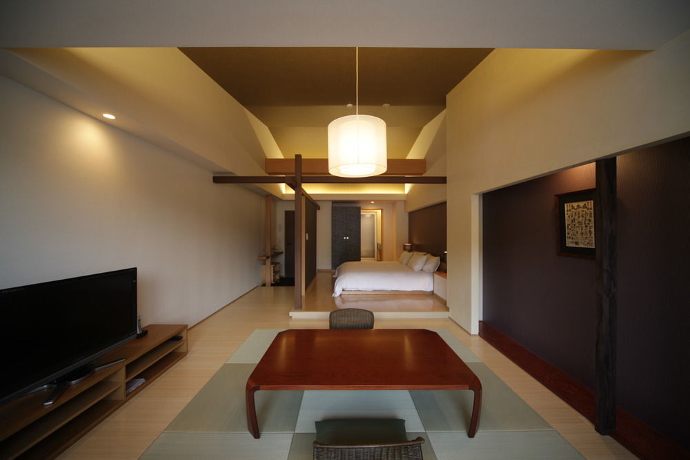 Hotel Itsukushima Iroha Hatsukaichi Esterno foto